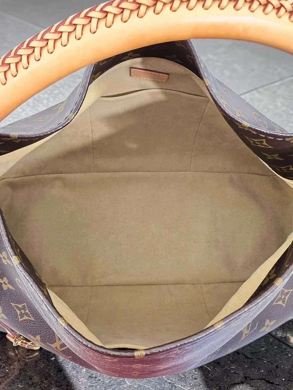 Louis Vuitton Artsy MM Monogram Hobo Bag Shoulder Bag